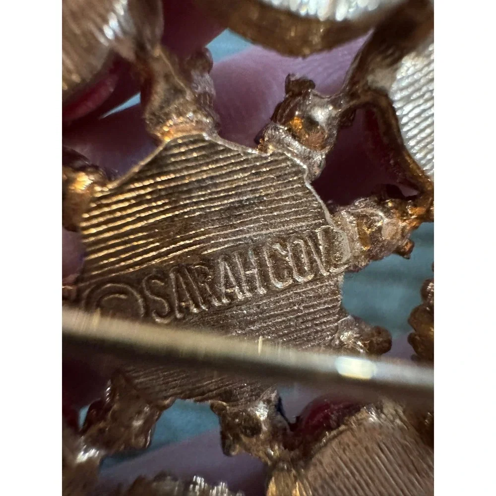Sarah Coventry Brooch Gold‎ Tone Red White Blue Cabochon Vintage Costume Jewelry